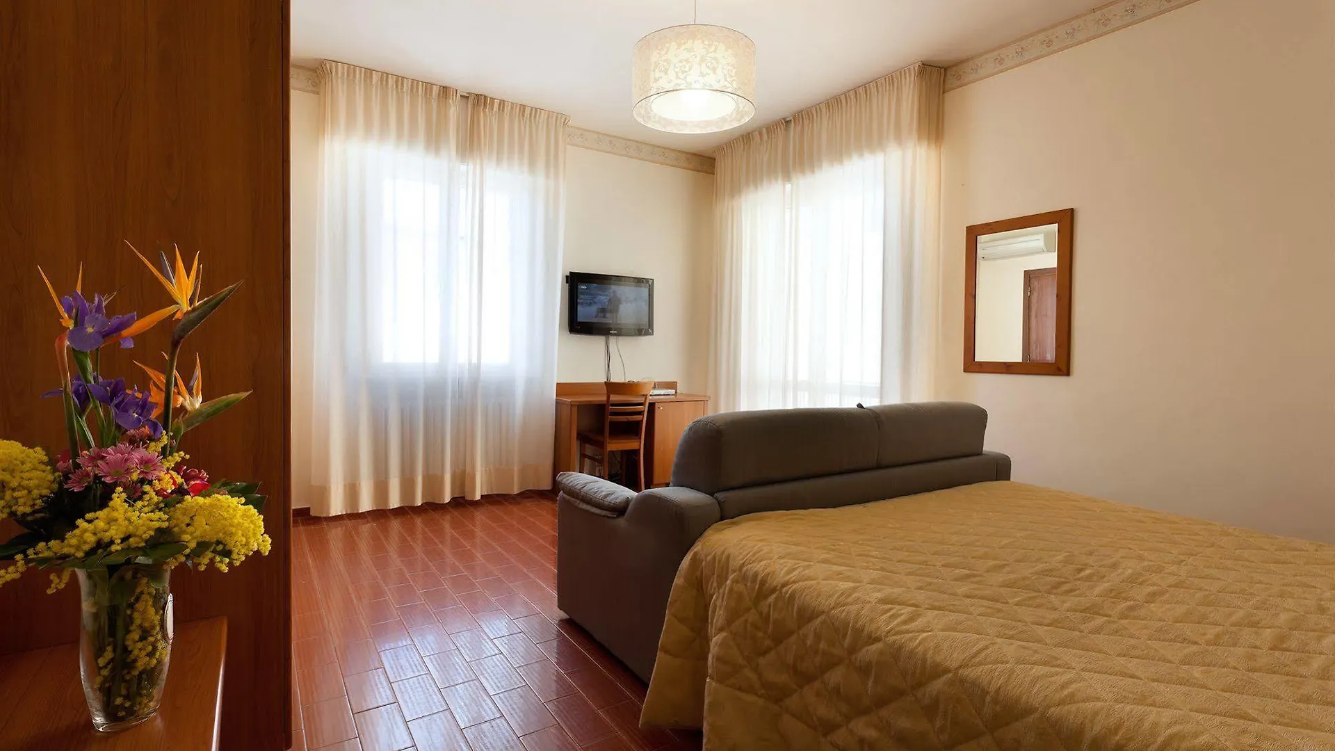 ***  Parking Hotel Giardino Livorno Italien